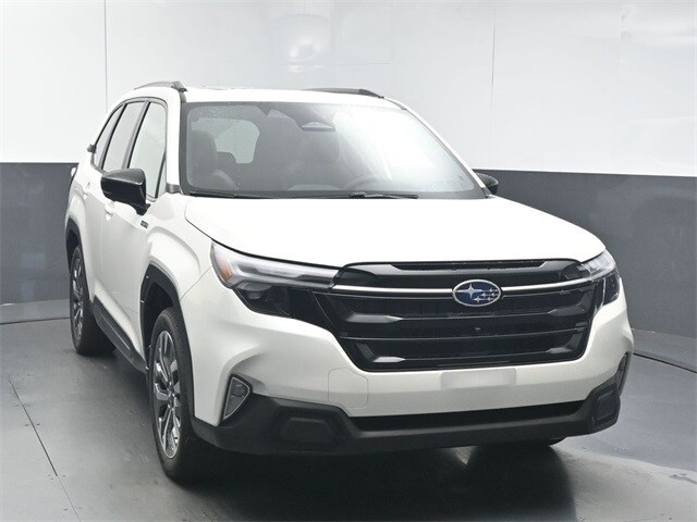 2025 Subaru Forester Touring photo 2