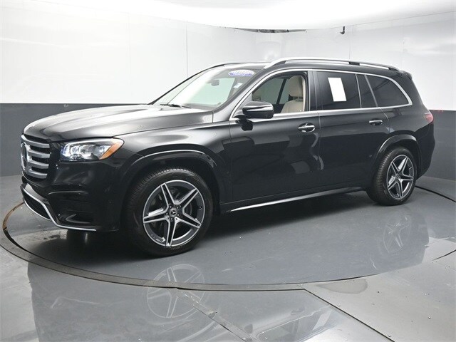 2025 Mercedes Benz GLS 450 4MATIC photo 3