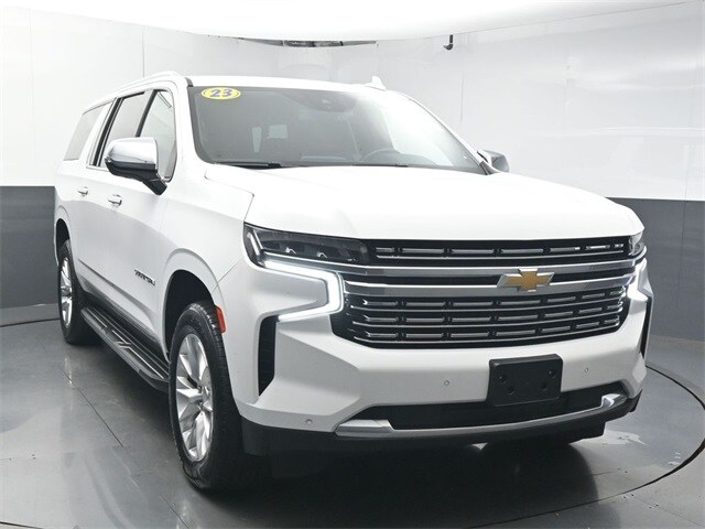 2023 Chevrolet Suburban Premier photo 2
