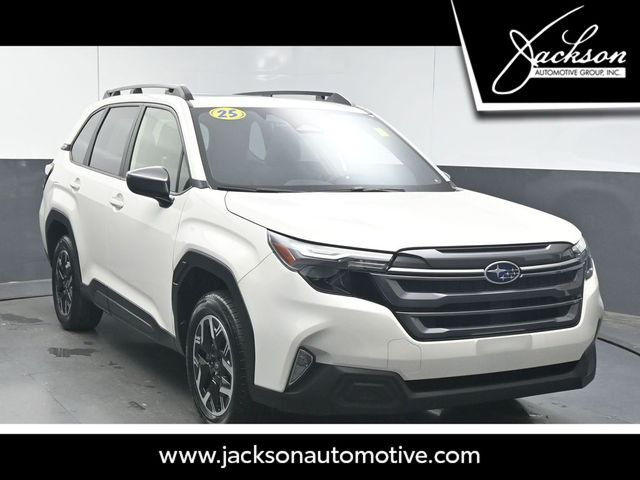 2025 Subaru Forester Premium's photo