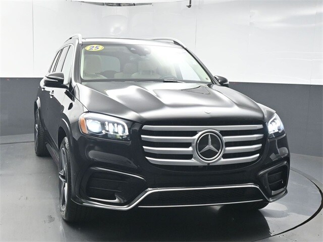 2025 Mercedes Benz GLS 450 4MATIC photo 2