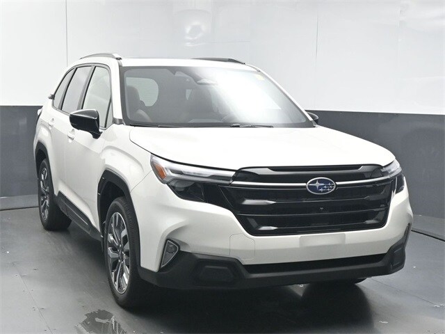 2025 Subaru Forester Touring photo 2