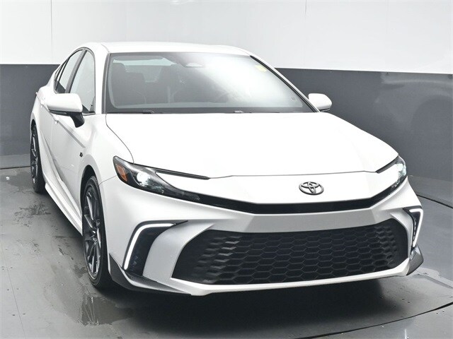 2025 Toyota Camry SE photo 2