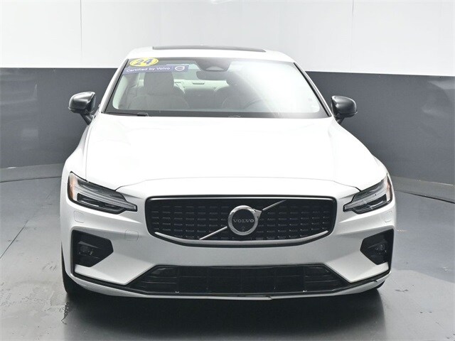 2024 Volvo S60 B5 Plus photo 3