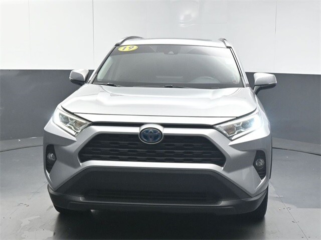 2019 Toyota RAV4 Hybrid XLE photo 3