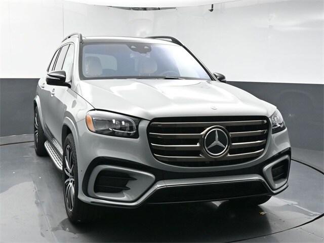 2025 Mercedes Benz GLS 450 4MATIC photo 2