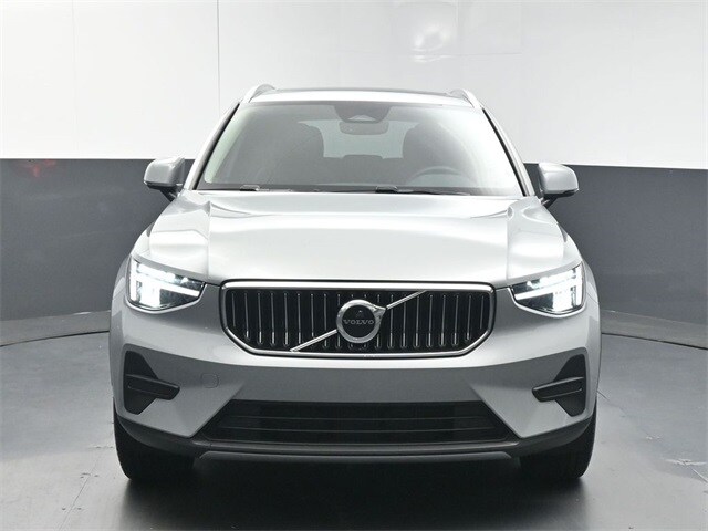 2025 Volvo XC40 Core photo 3