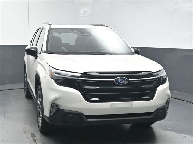 2025 Subaru Forester Touring photo 3