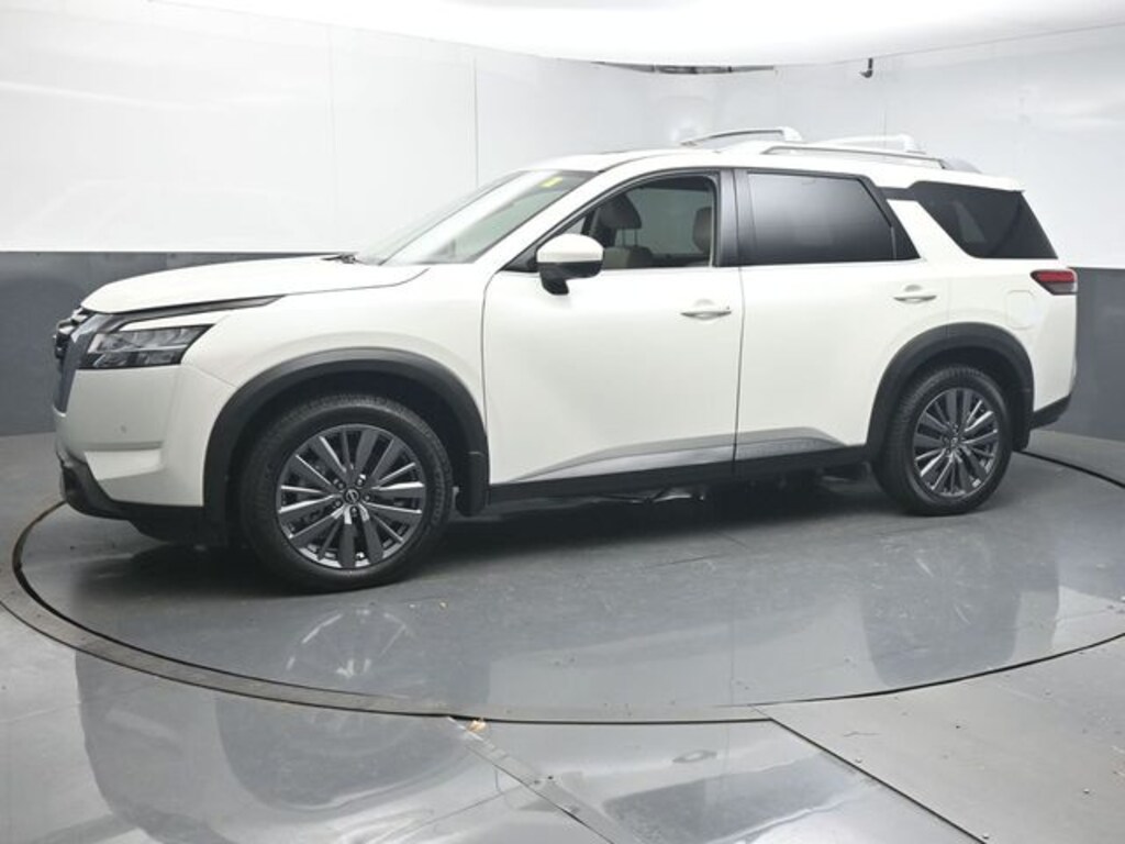 Used 2023 Nissan Pathfinder SL SUV