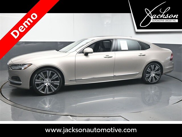 2025 Volvo S90 Plus photo 4