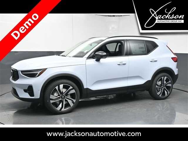 2025 Volvo XC40 Plus photo 4
