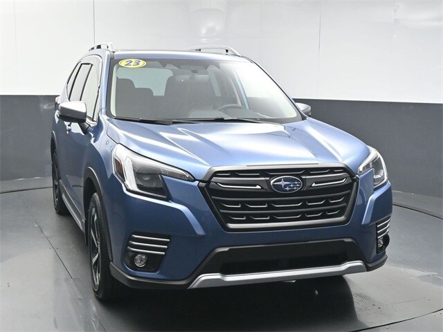2023 Subaru Forester Touring photo 2