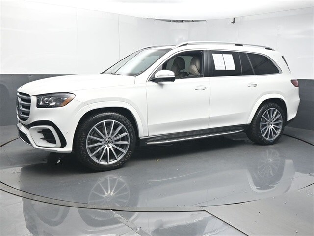 2025 Mercedes Benz GLS 450 4MATIC photo 3