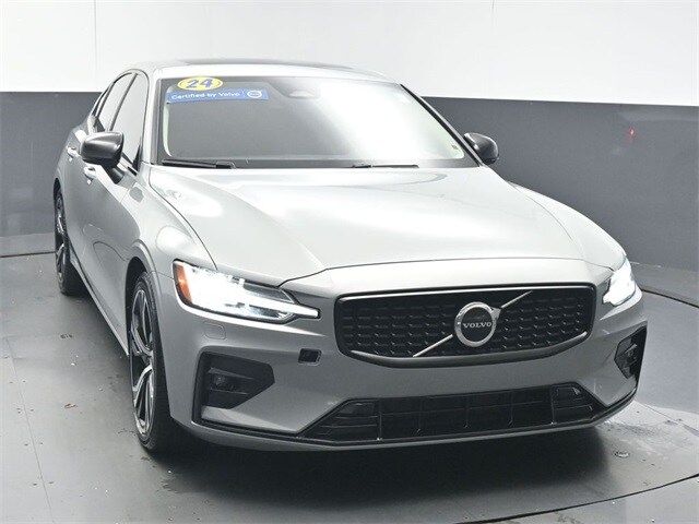 2024 Volvo S60 B5 Core photo 2