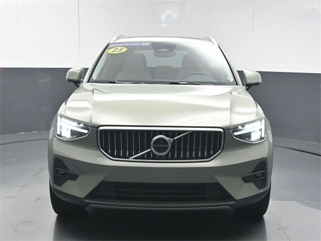 2023 Volvo XC40 AWD Plus photo 2