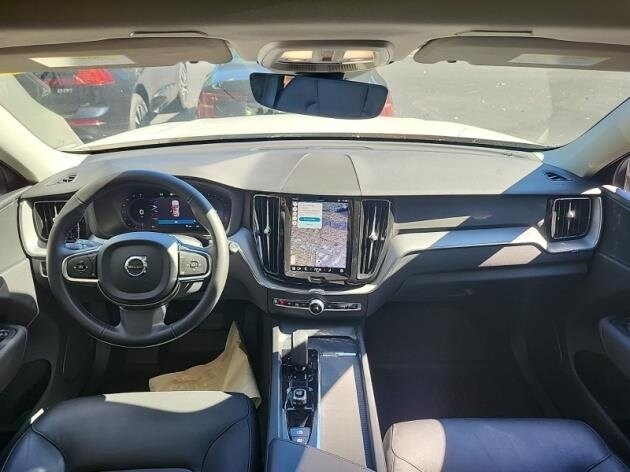 2024 Volvo XC60 B5 Core photo 4