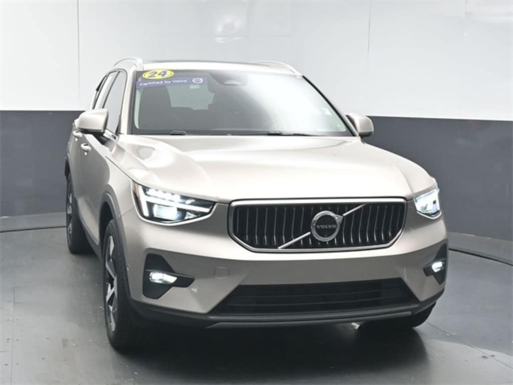 Certified 2024 Volvo XC40 B5 Plus Bright Theme SUV