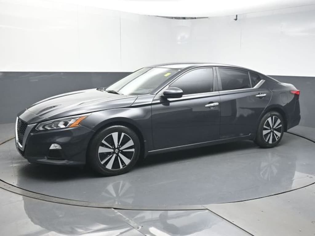 Used 2022 Nissan Altima 2.5 SV Sedan