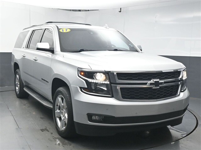 2017 Chevrolet Suburban LT photo 2
