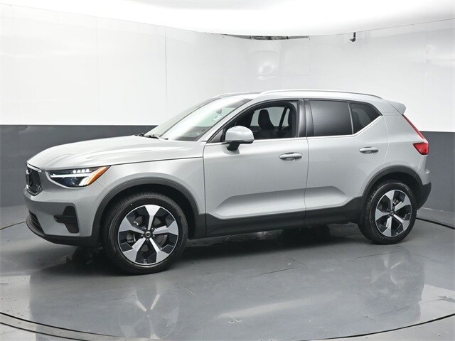 2025 Volvo XC40 Core photo 4