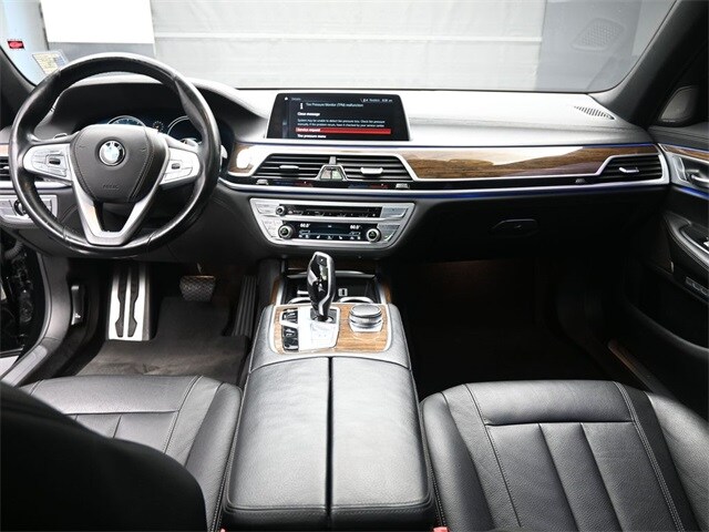 2018 Bmw 740i Sedan photo 2