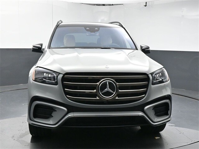 2025 Mercedes Benz GLS 450 4MATIC photo 3
