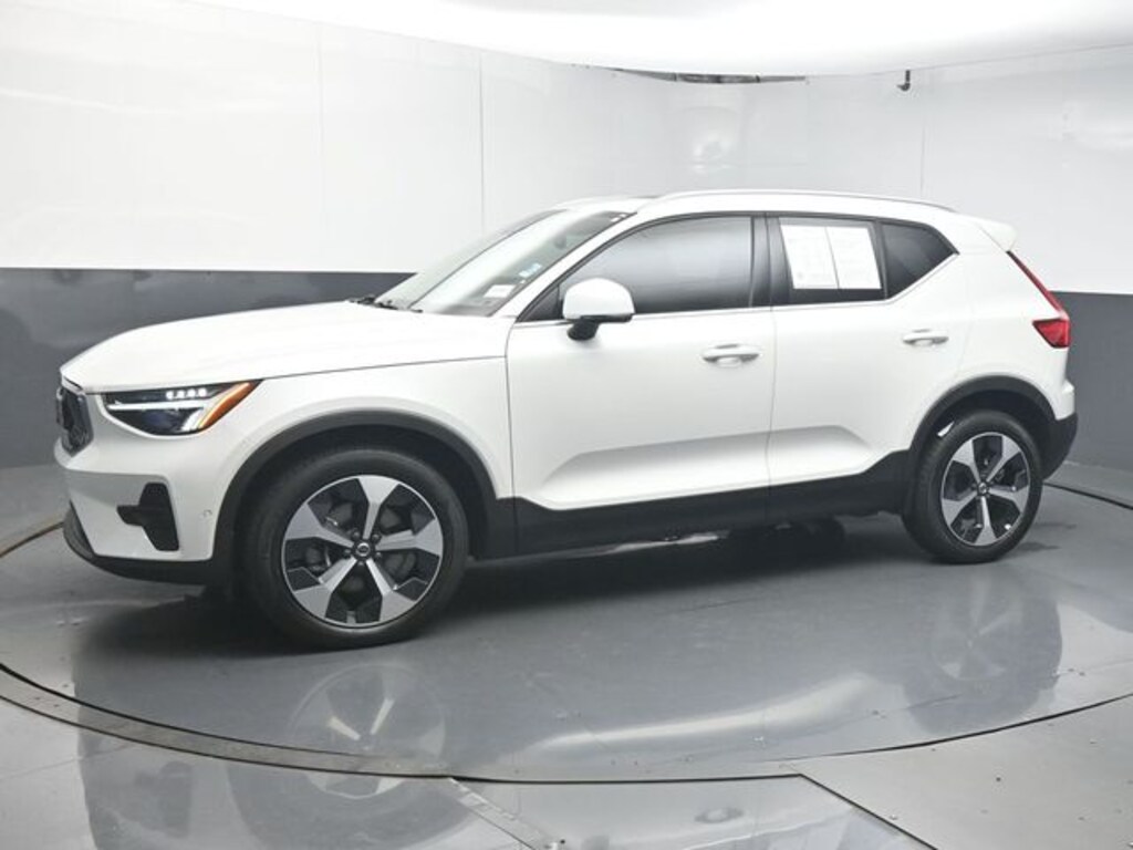 Used 2025 Volvo XC40 B5 Plus Bright Theme SUV