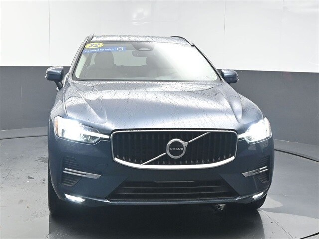 2022 Volvo XC60 B5 Momentum photo 3