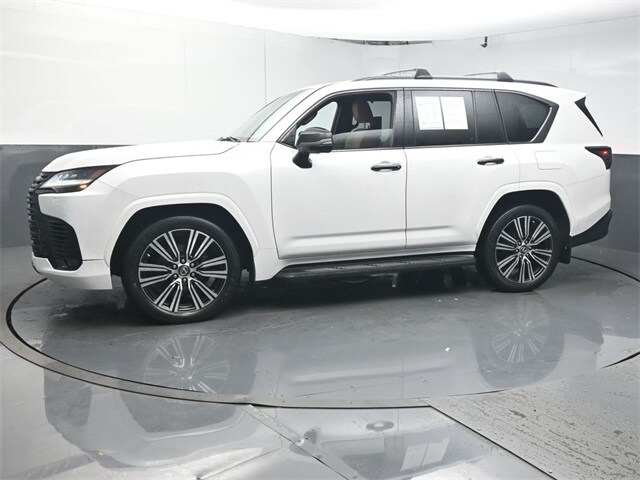 2022 Lexus LX 600 Luxury photo 4