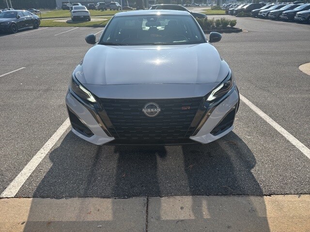 2023 Nissan Altima 2.5 SR photo 2