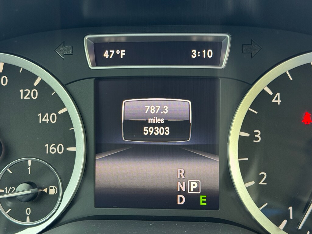 2017 Infiniti QX30 Premium photo 2