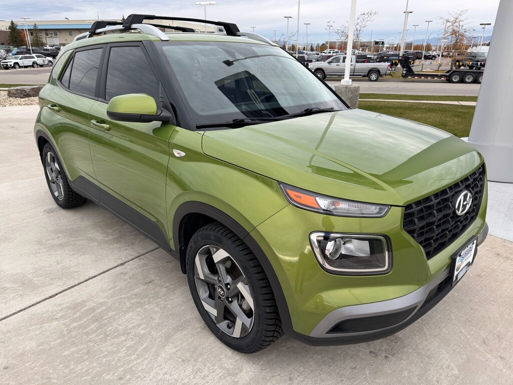 2022 Hyundai Venue SEL Limited photo 2