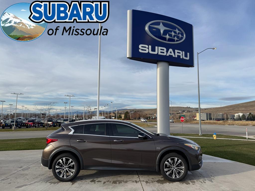 2017 INFINITI QX30 Premium