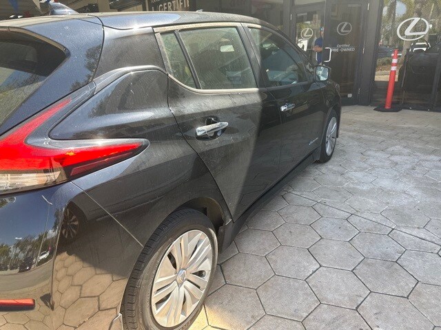 2019 Nissan Leaf S photo 2