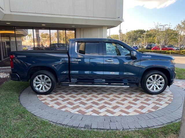 2019 Chevrolet Silverado 1500 High Country photo 3