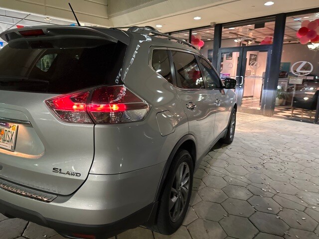 2015 Nissan Rogue SL photo 2