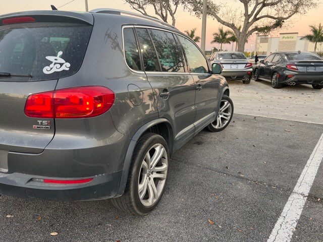 2016 Volkswagen Tiguan SEL photo 2