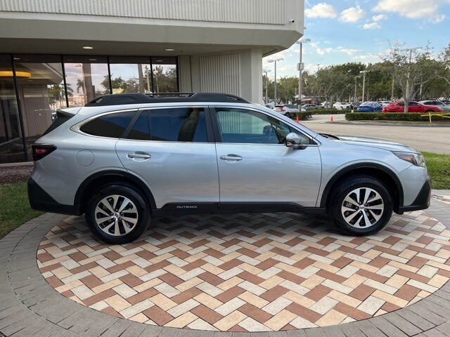 2022 Subaru Outback Premium photo 3
