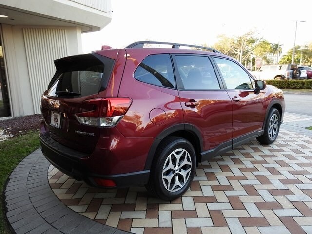 2020 Subaru Forester Premium photo 4