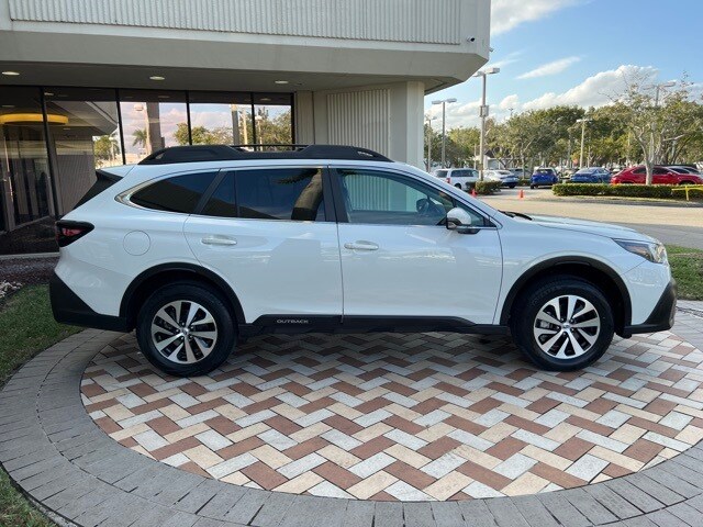 2020 Subaru Outback Premium photo 3
