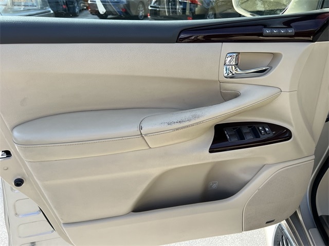 2013 Lexus LX 570 - Photo 13