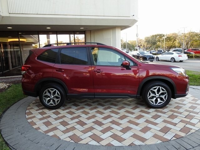 2020 Subaru Forester Premium photo 3