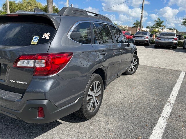 2019 Subaru Outback 2.5i photo 2