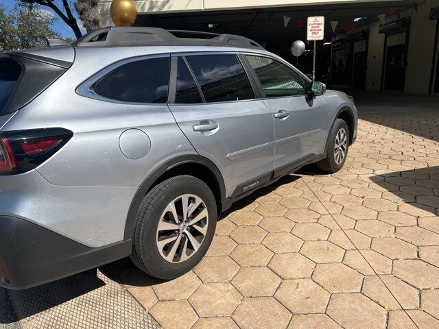 2020 Subaru Outback Premium photo 2