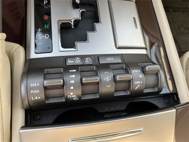 2013 Lexus LX 570 - Photo 21