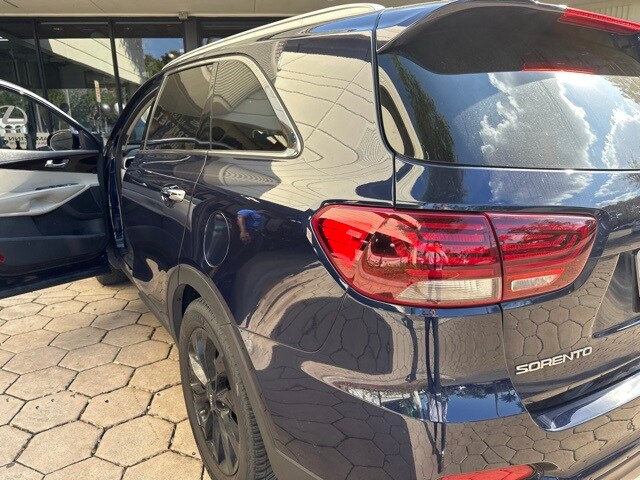 2020 Kia Sorento EX photo 2