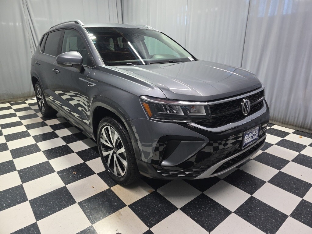 2022 Volkswagen Taos SE photo 3