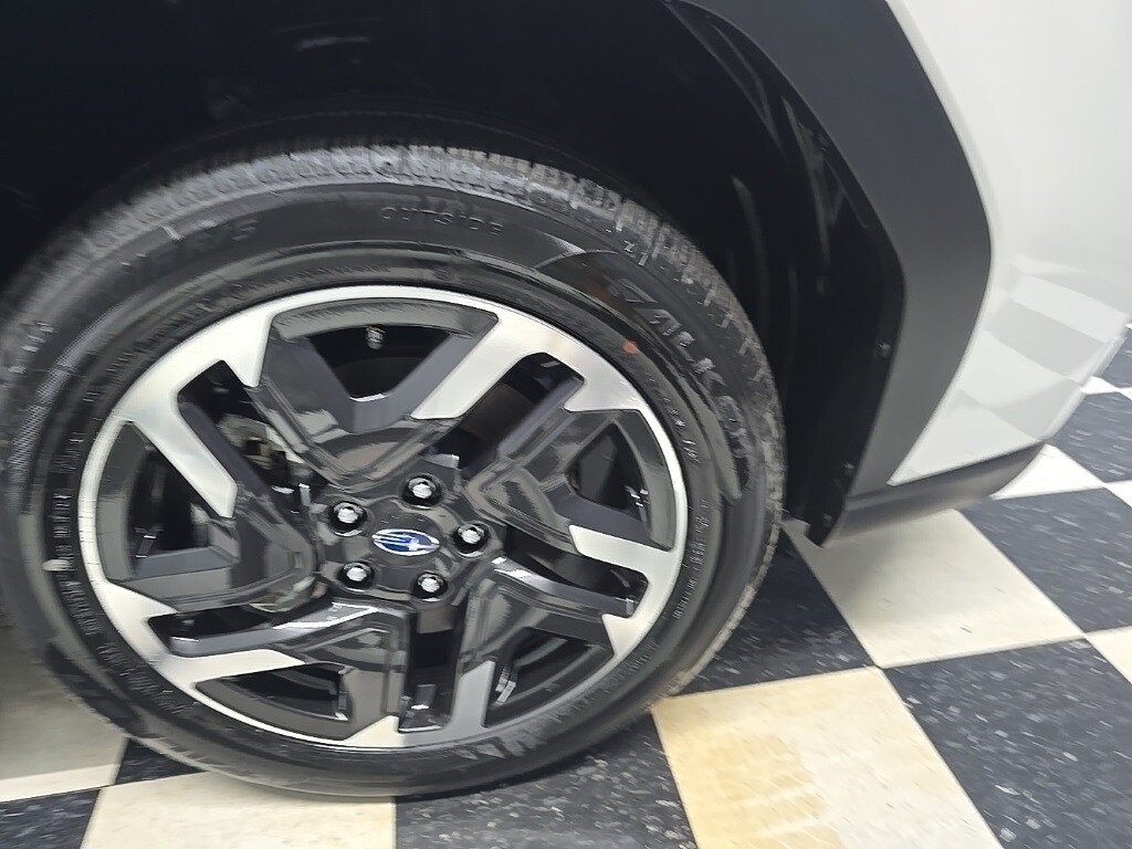 2025 Subaru Forester Limited photo 4