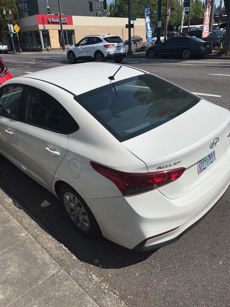 2021 Hyundai Accent SE photo 2