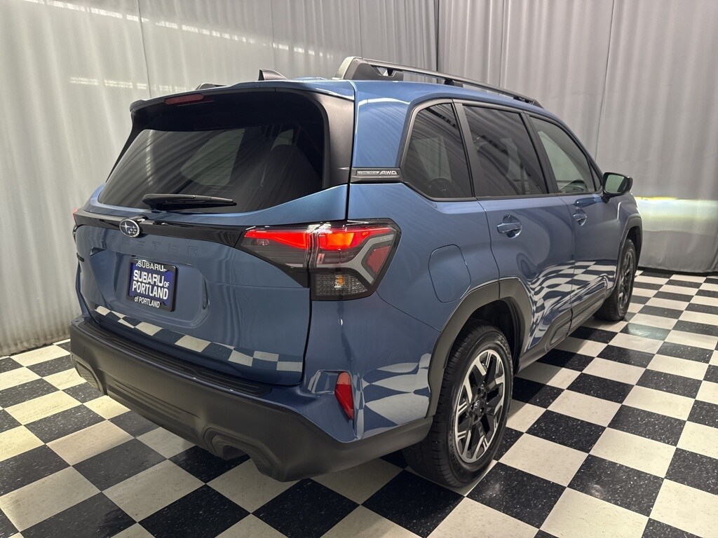 2025 Subaru Forester Premium photo 4